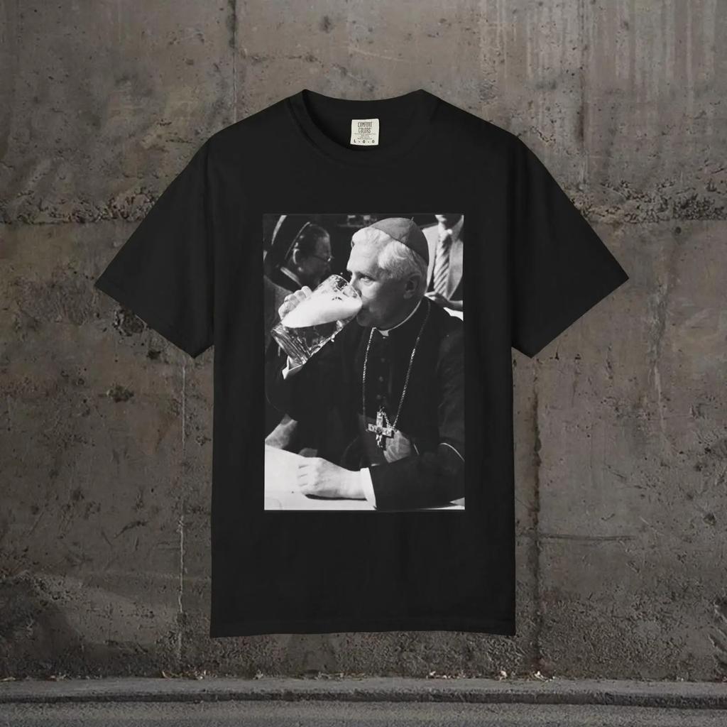 Pope Benedict Xvi Drinking Beer T Shirt Funny Catholic Joseph Ratzinger Oktoberfest Gerunisex Heritage Streetwear Vintage