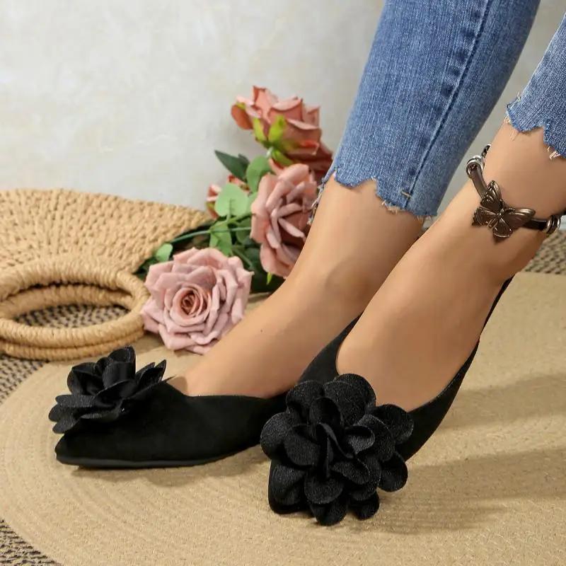 Fashion Classic Big Flower Pointed Toe Sandals Women 2025 Summer Flat Heels Light Weight Shoes Women Comfortable Daily Black Shoes