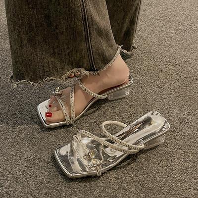 Женские босоножки на высоком каблуке лето 2025 новые французские сандалии с бабочкой и стразами квадратный носок прозрачный толстый каблук уличные шлепанцы женские