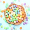 Бусины Акриловое ожерелье Изготовление браслетов Ручная работа 6 мм/8 мм/10 мм Креативные светящиеся материалы 100 шт. Ярких цветов Круглые DIY Ювелирные аксессуары Аксессуары