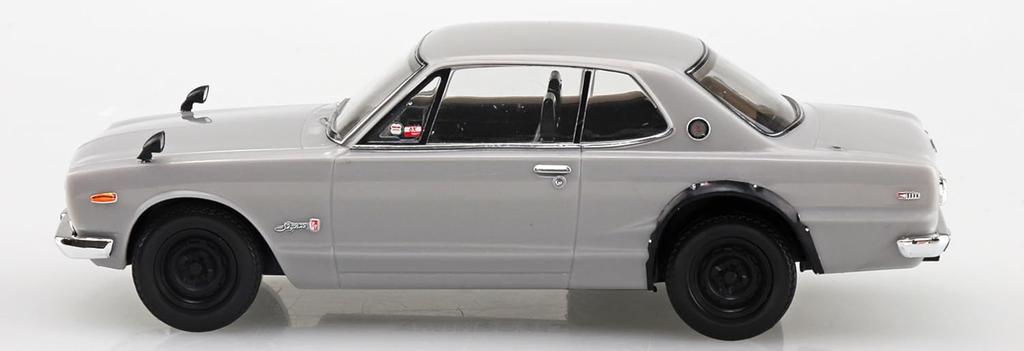Aoshima Bunka Kyozai Scale Rakupla Snap Kit Nissan C10 Skyline Silver Plastic Model Kit (AOSHIMA) 1/32 No. 16-SV 2000GT-R Pre-Colored (Automobile)