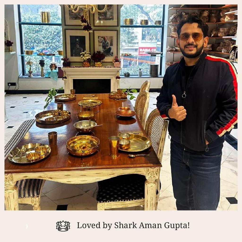 Медная бутылка для воды с герметичной деревянной крышкой и подарочной коробкой 900 мл Медная бутылка для питья с аюрведическими преимуществами