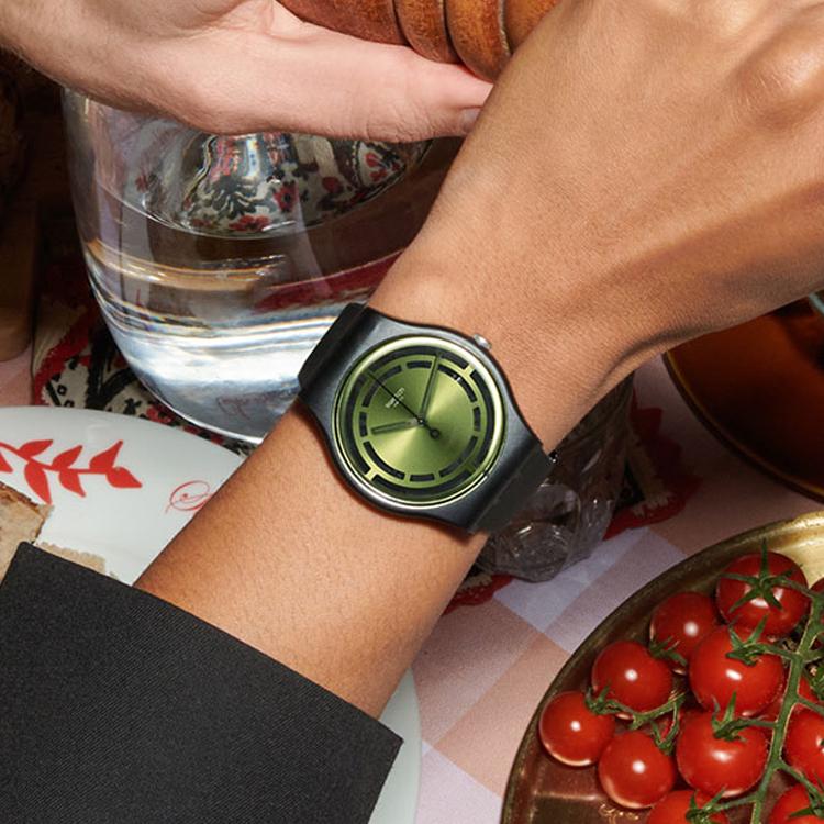 Swatch Серия Gent Новая серия Gent Кварцевый механизм Минималистичный Зеленый свет Швейцарские часы 47,4 мм Зеленый циферблат Керамический корпус с растительным узором Силиконовый ремешок SO32B117