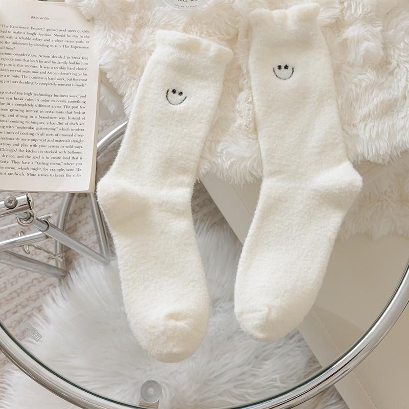 Женские осенне-зимние плюшевые и толстые теплые носки-трубы Yuezi с вышивкой в виде улыбающегося лица