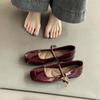 Ретро Мэри Джейн кожаные туфли на плоской подошве женские весна и лето новая ниша французские с мелким вырезом универсальные маленькие кожаные туфли