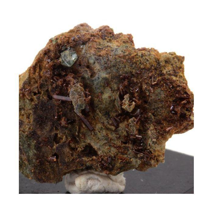 Pierres et Minéraux. Vesuvianite + Clinochlore. 12.27 ct. Rocher de Farinole, Olmeta-di-Capocorso, Haute-Corse, France.