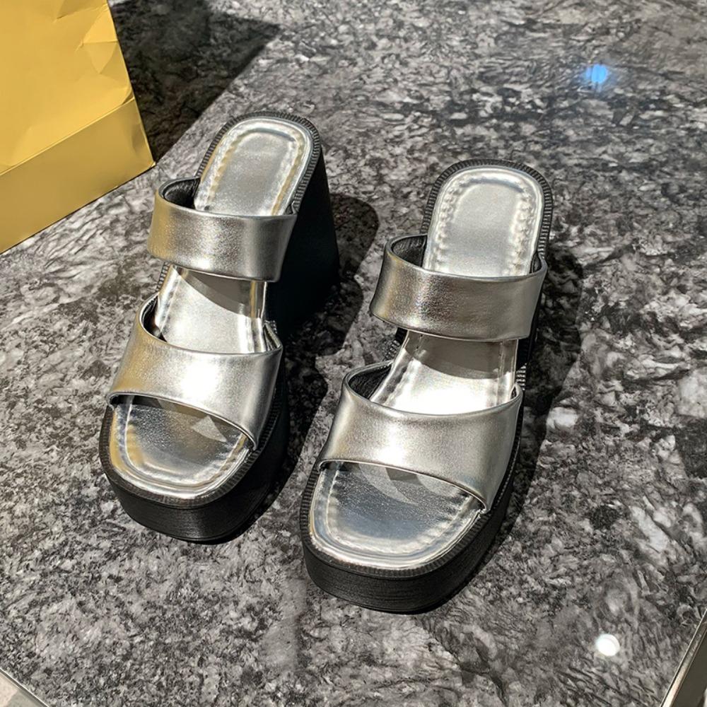 Модные женские тапочки Лето 2024 Новые супер высокие каблуки с наклонным каблуком Удобные простые, модные и повседневные женские тапочки без застежек