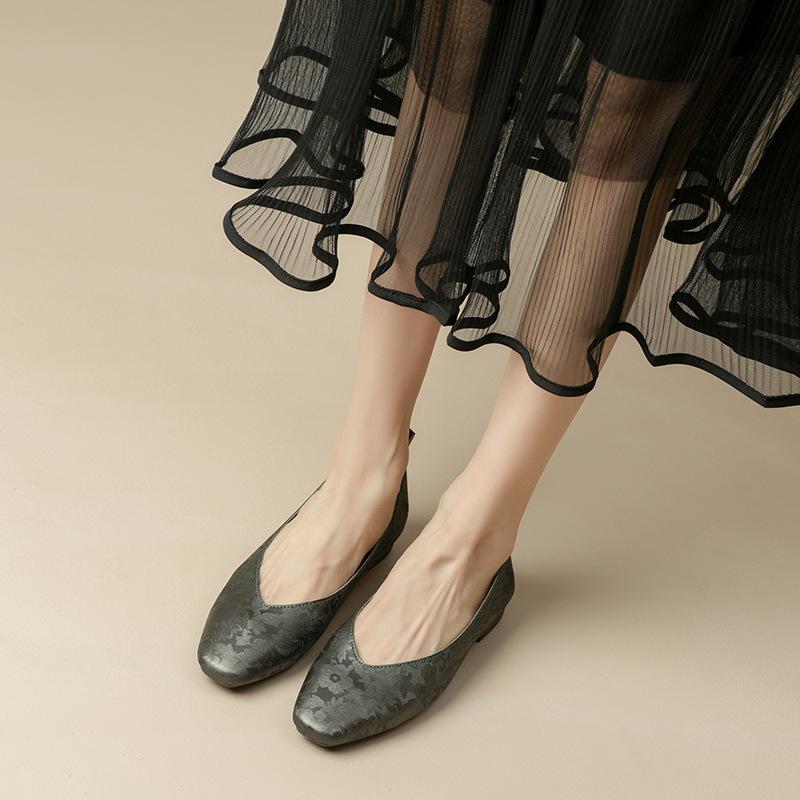 French Retro Single Shoes Versatile Korean Version Low Heel Light Mouth Shoes Literary New Chinese Style Square Head Soft Leather Grandma Shoes