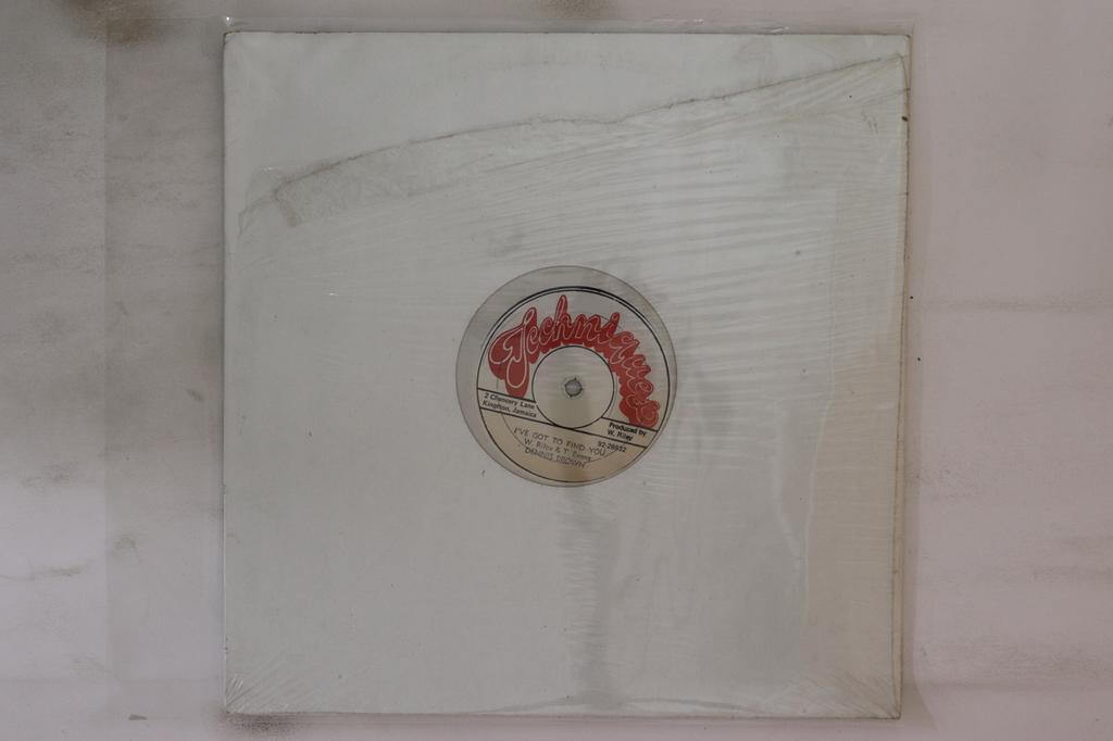 12-дюймовая пластинка DENNIS BROWN - I've Got To Find You none Techniques Ямайский регги, ска и даб Б/У