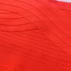 Роскошное платье-бандаж с открытыми плечами в полоску, подчеркивающее талию и бедра
