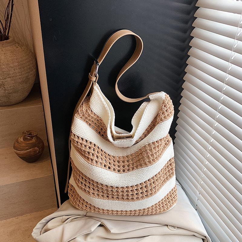 Новая сумка-тоут нишевый дизайн контрастный цвет полосатая вязаная сумка простая полая портативная сумка на плечо женская