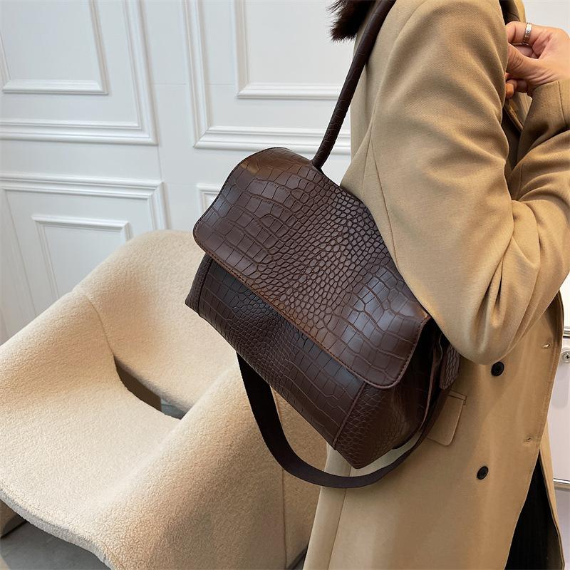 Сумка женская большой вместимости 2025 новая корейская версия в зарубежном стиле сумка-мессенджер под мышкой на плечо для поездок на работу портативная сумка-тоут большая сумка