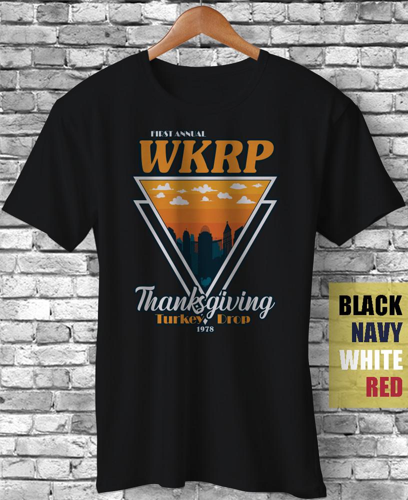 Первый ежегодный розыгрыш индейки WKRP на День благодарения Цинциннати Винтажная треугольная футболка Унисекс футболка