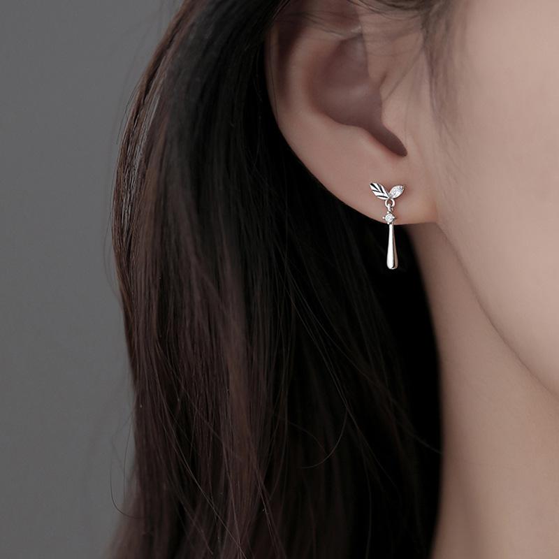 Серьги-гвоздики в форме листа Женские летние серьги Niche Design Серьги-гвоздики в форме листа с бахромой