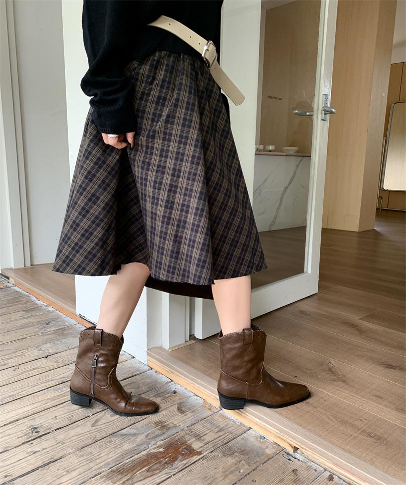 Boots Winter 2025 new pointed V-mouth western boots French retro leather stacked short boots