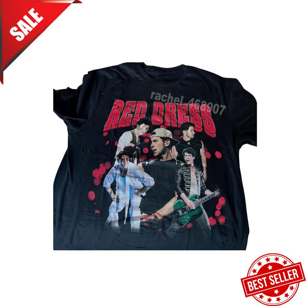 ГОРЯЧАЯ НОВИНКА!!! Футболка с принтом Jonas Brothers August Red Dress 2025, РАЗМЕРЫ S - 5XL!!! Футболка Unisex