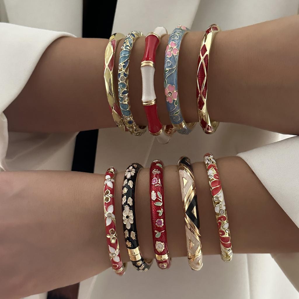 Retro New Trend Enamel Dropped Glaze Flower Texture Bracelet for Women Unique Design Evil Eye Floral Zircon Bangle Party Jewelry