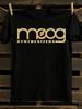 Футболка с увеличенным логотипом синтезатора Moog
