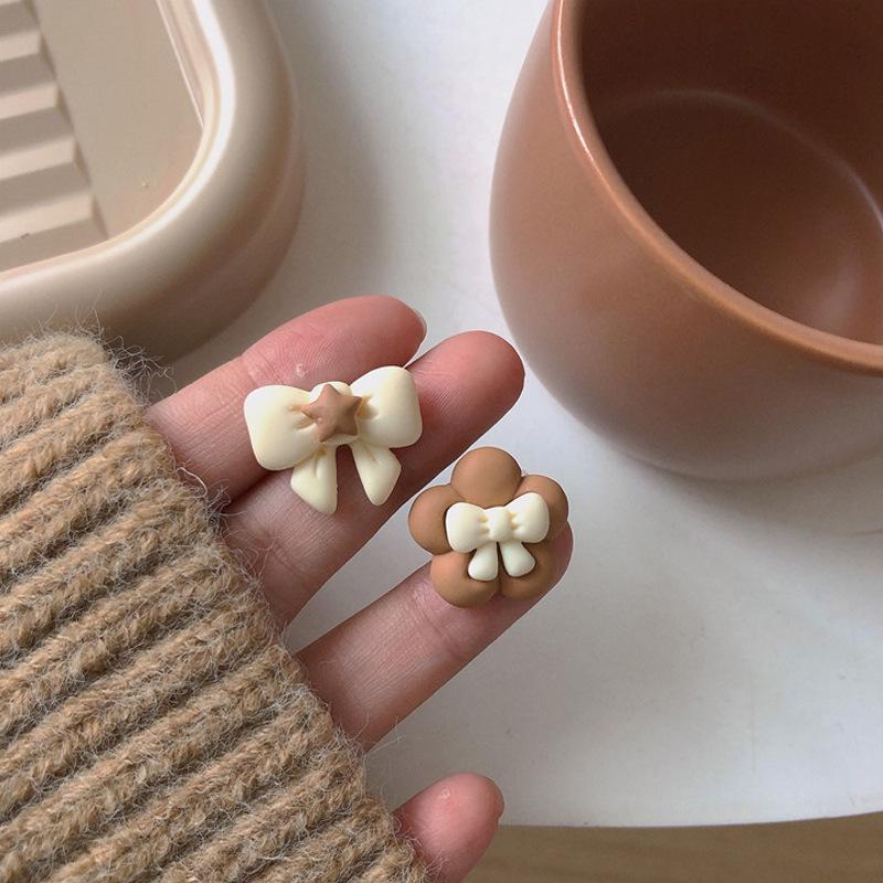 Трендовые клетчатые мозаичные серьги Осень/Зима 2025 для женщин