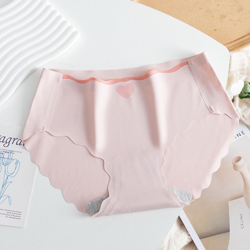 Ice Silk Underwear for Women Fresh Summer Love Traceless Cute Mid Waist Lifting Hip Pants Summer Cool Antibacterial Triangle Pants