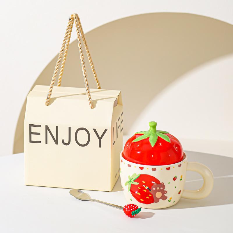 Керамическая чашка с крышкой «Клубничный медведь» для девочек, подарочная чашка для дома, кружка, высококачественная, для пары, для молока, для завтрака