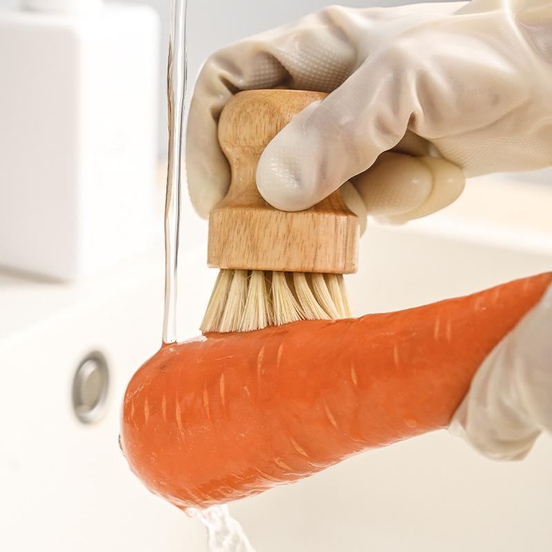 Solid Wood Coconut Sisal Dish Brush - Eco-Friendly Kitchen Scrubber with Water-Draining Pot Washing Feature.