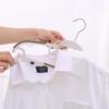 Non-slip, traceless clothes hanger – prevents shoulder marks, ideal for drying and organizing in wardrobe.