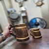 Красивый дизайнерский стилист, пьющий деревянные кружки для пива, набор из 2 штук