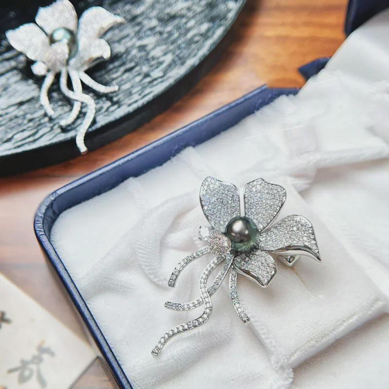 Изысканная роскошная брошь-цветок из меди, позолоченного циркония и жемчуга для женщин.
