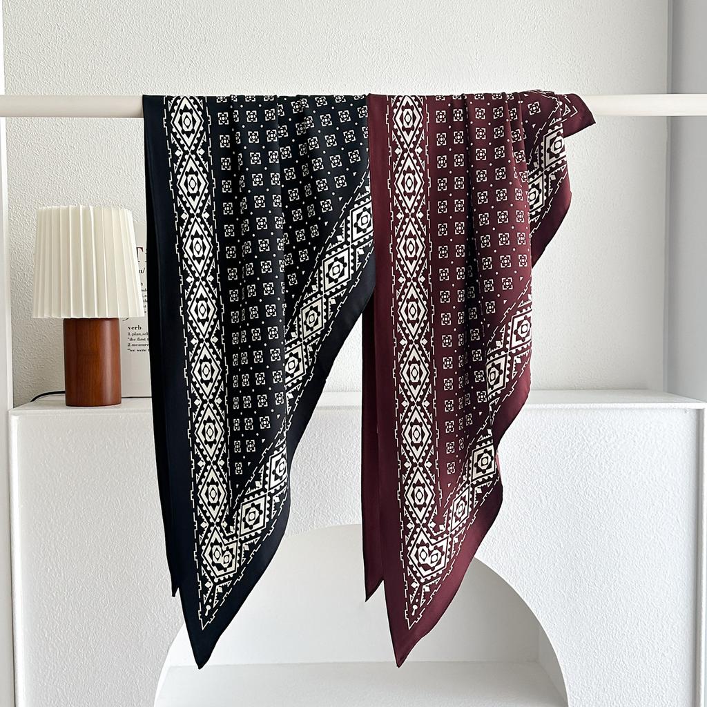1116 new retro waist triangle scarf for women to wear with shorts, fart curtain, silk scarf temperament, tube top, advanced sense