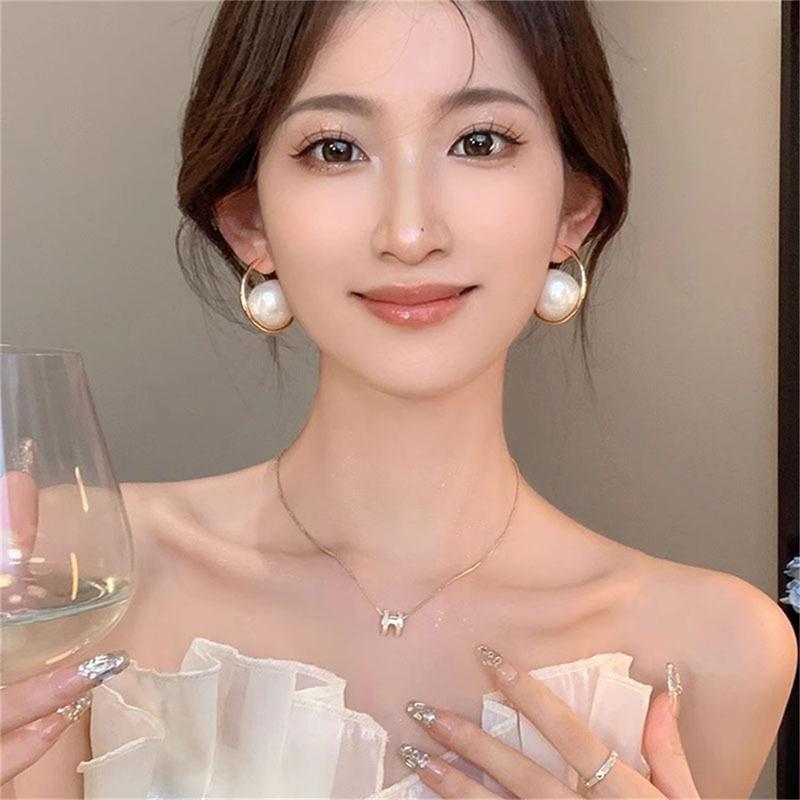 Женские серьги с большим жемчугом в стиле французского ретро