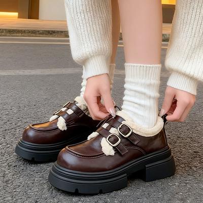 Бархатные маленькие кожаные туфли в британском стиле женские зима 2025 новые коричневые ретро лоферы из мягкой кожи универсальные женские туфли