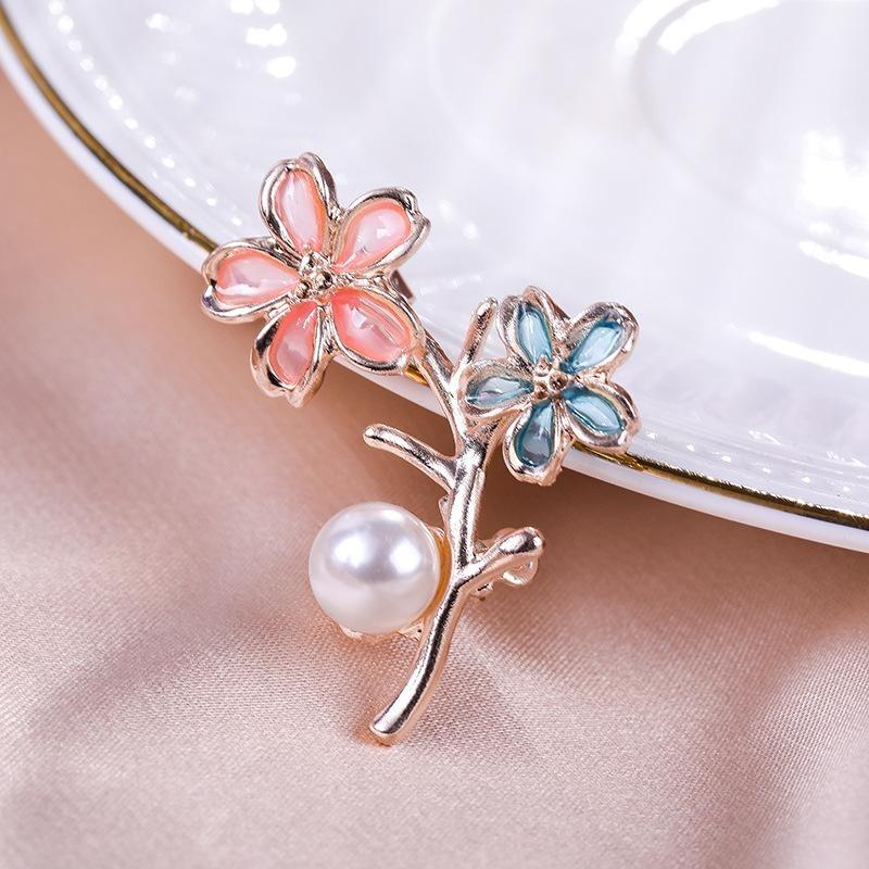 Brooch High-End Sense Niche High-End Women'S Silk Scarf Buckle Alloy Corsage Small Fragrant Wind Pearl Rhinestone High-End