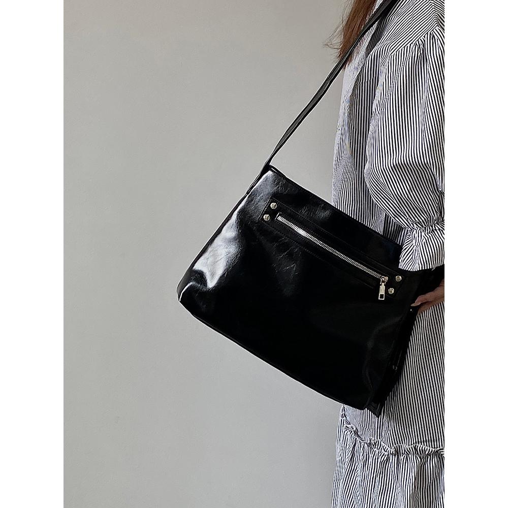 IELGY Ladies Tote Bag All-Match Large-Capacity Black Shoulder Messenger