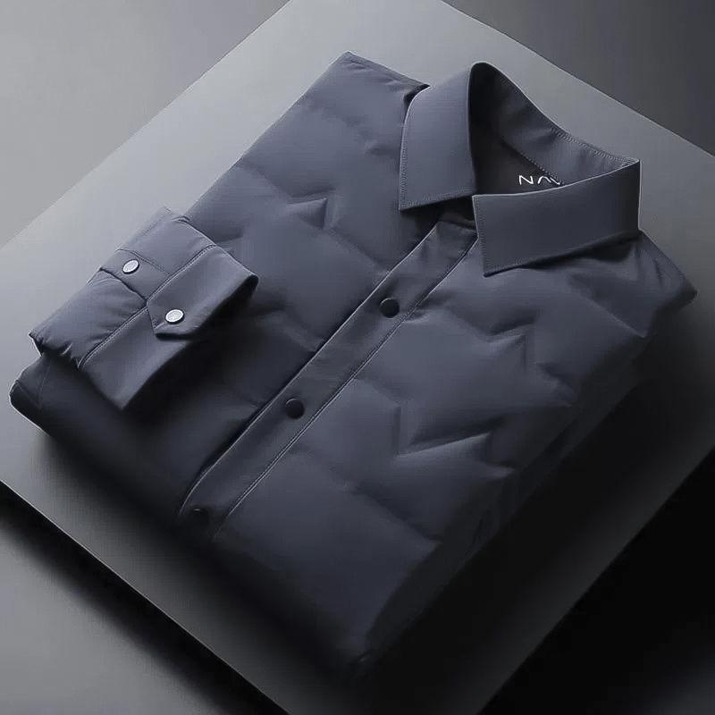 Мужская легкая куртка-пуховик в деловом стиле - теплая, короткая, на белом утином пуху, с воротником-стойкой