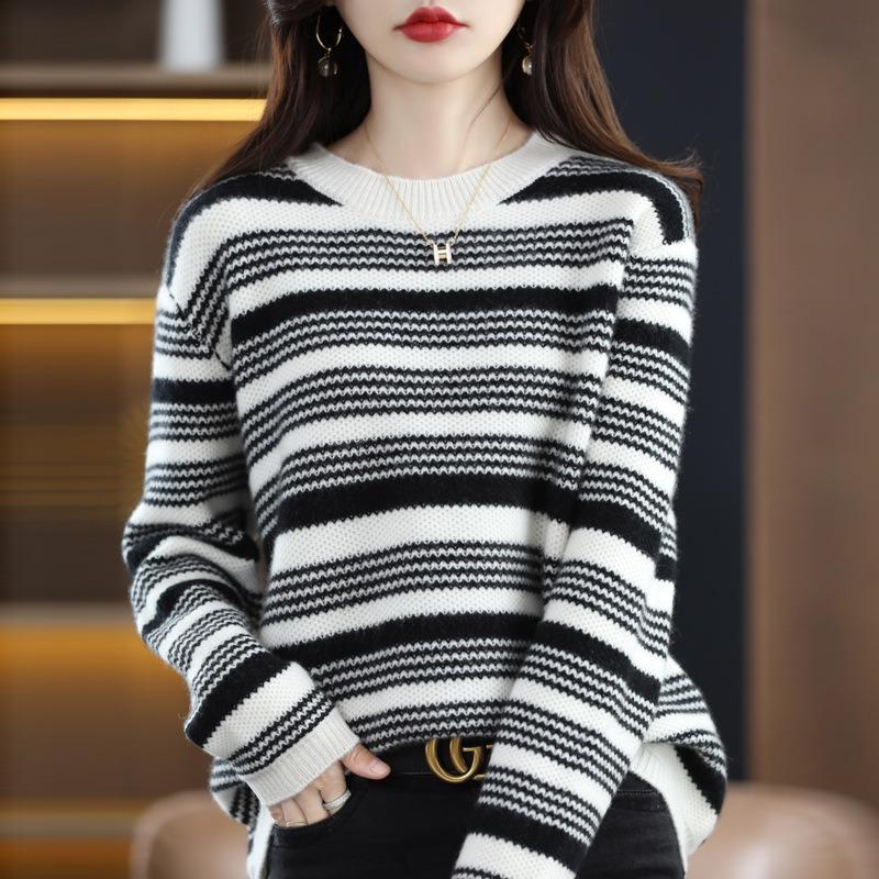 Autumn and Winter New Striped Loose Knitted Sweater Women's Round Neck Loose Large Size Pullover Temperament Commuter Knitted Sweater