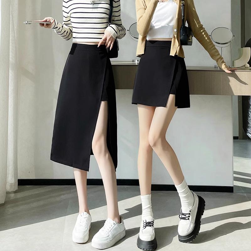 Летняя французская миди-юбка асимметричного кроя 2024: Облегающее бедра А-силуэтное платье с деталью в виде разреза