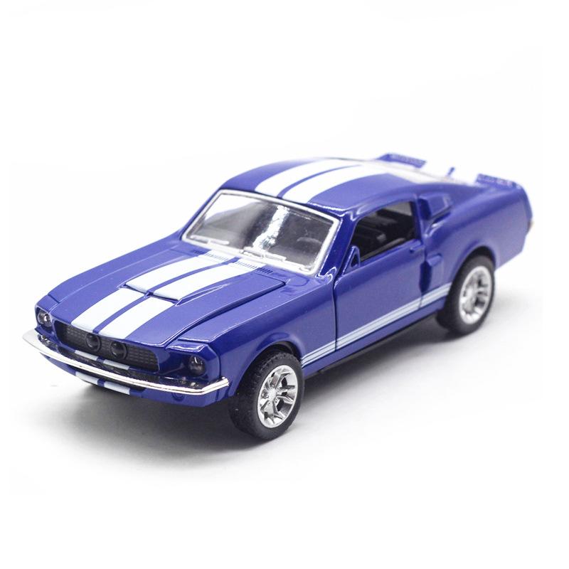 1:32 Литой металлический классический Ford Mustang GT 1967 GT500 Винтажная модель Классическая игрушечная машинка с инерционным механизмом Миниатюрная копия транспортного средства Подарок для ребенка
