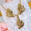 CMM 2PCS Retro Palace Jewelry Set Golden Leaf Shape Brushed Craft Clavicle Chain Pendant Necklace Earrings Women's Party Jewellery Accessories