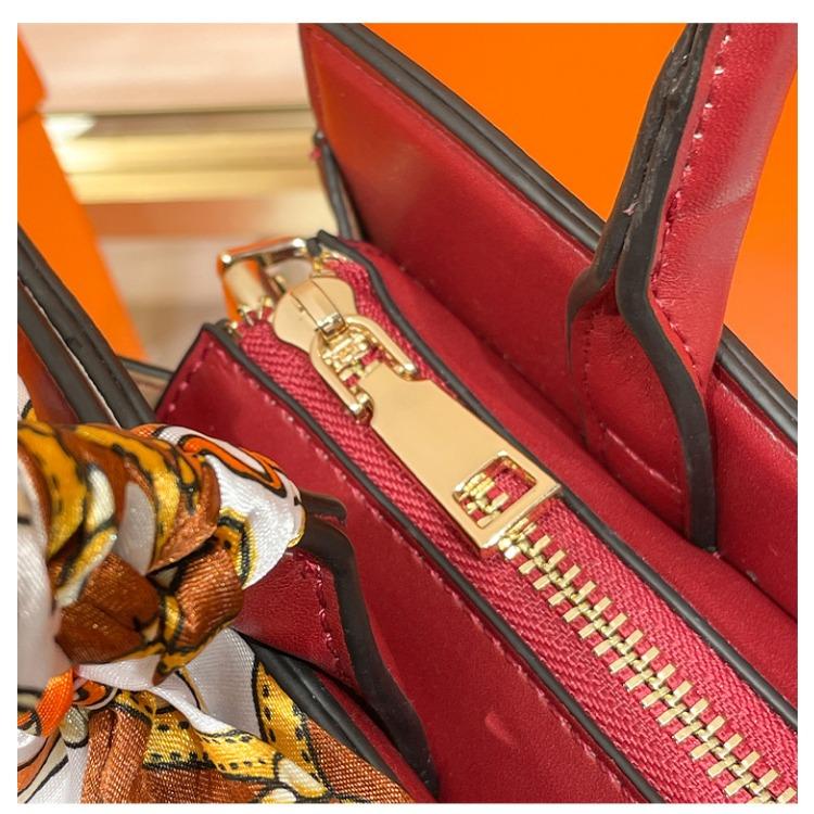 W. D. Свадебная сумка POLO для женщин, новинка 2023 года, легкая, роскошная и большая вместительная сумка для матери с вышивкой лотоса для женщин, 1973 г.