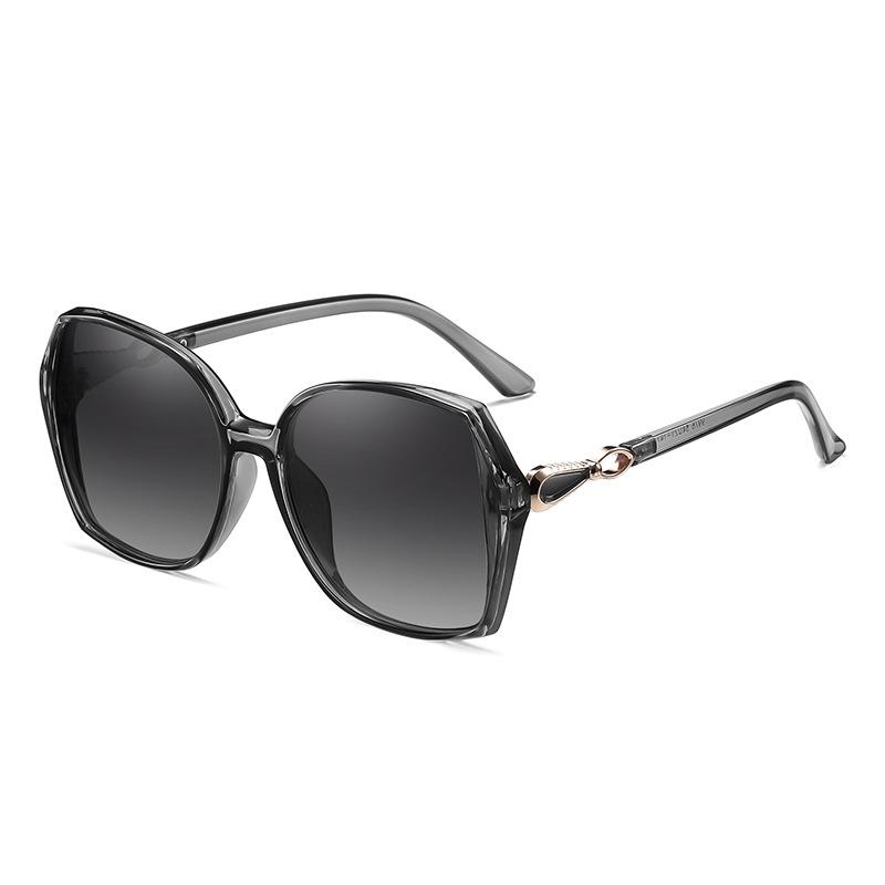 2025 Luxury Women Polarized Sunglasses Latest Lady's UV400 Protection Crystal Feminin Cool Sun Glasses Diamond Vintage Gafas