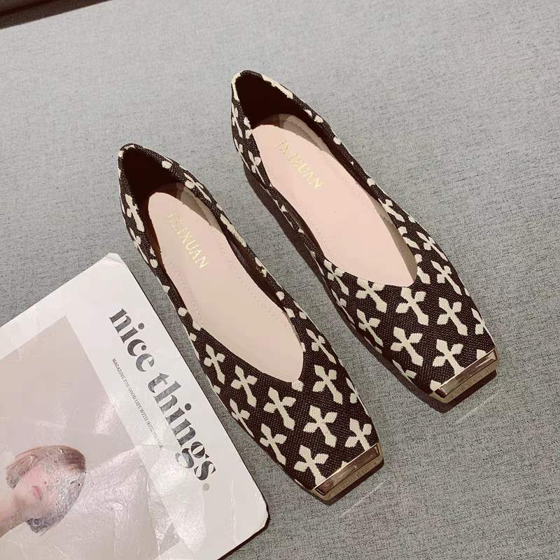 Туфли на плоской подошве с мягкой подошвой, квадратный носок, нескользящие туфли-лодочки на плоской подошве, 2025, железный носок, новая ткань, универсальные, с мелким вырезом, туфли Doudou