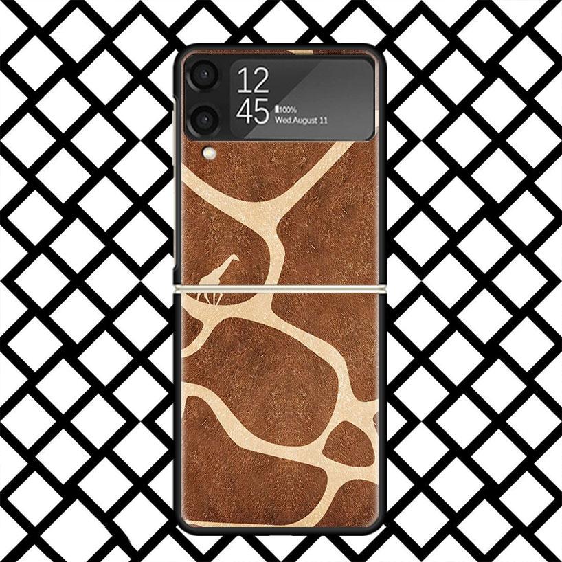 Giraffe Animal Phone Case For Samsung Z Flip 7 6 5 4 3 Galaxy ZFLIP7 ZFlip6 5G Flip5 Flip4 Flip3 5g Black Hard Cover