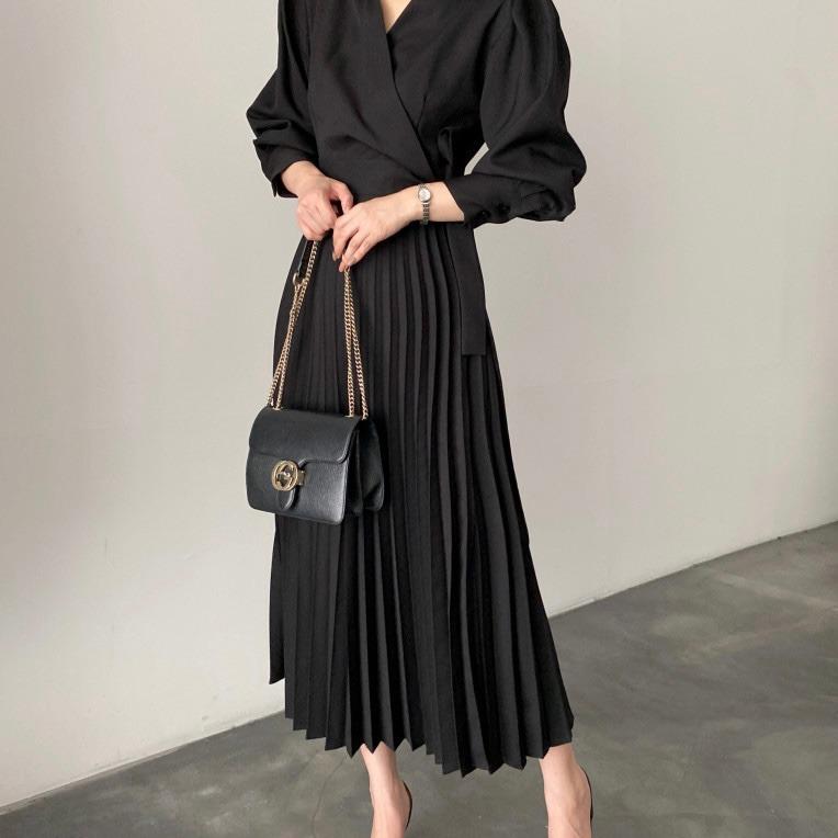 Available In Two Colors, 2023 New Style Pleated Dress with Lapel, Side Bow Tie Waist, and Slimming Puff Sleeves.