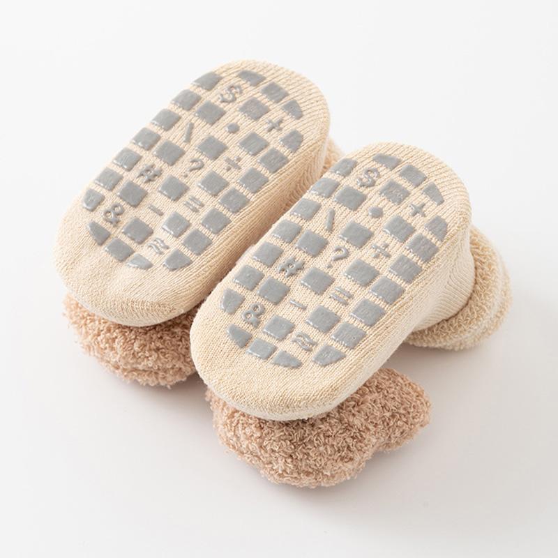 1 пара детских носков с медвежонком, носки-тапочки для мальчиков, зимние носки средней длины, милые хлопковые, для малышей, толстые, с нескользящей подошвой, мягкие