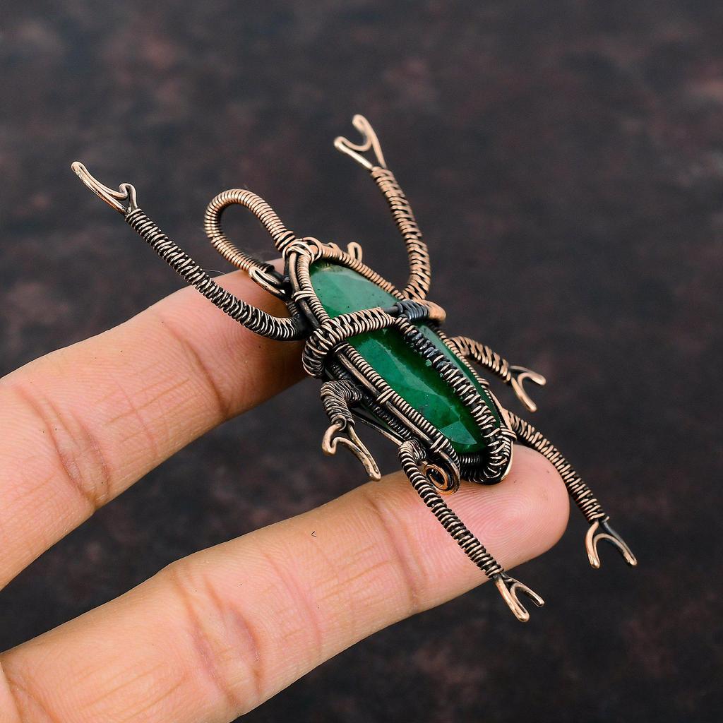 Ограненный замбийский изумруд, медный кулон, обернутый проволокой, медное украшение ручной работы, кулон в виде жука, подарок для нее, обернутый проволокой, драгоценный камень, ювелирное изделие