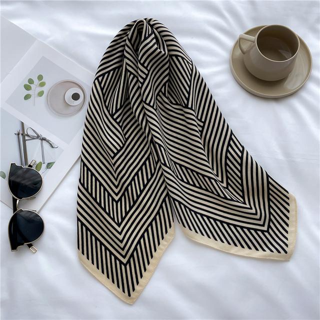 Дизайнерский велюровый квадратный шарф для женщин, шейный платок, галстук, модный маленький клетчатый шарф для волос на запястьях, новый платок, бандана 