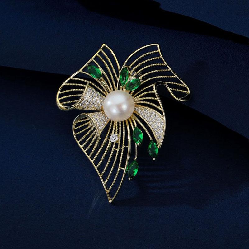 High-End Emerald Hollow Leaf Brooch Women'S High-End Design Sense Luxury Corsage Niche Suit Pin With Jewelry