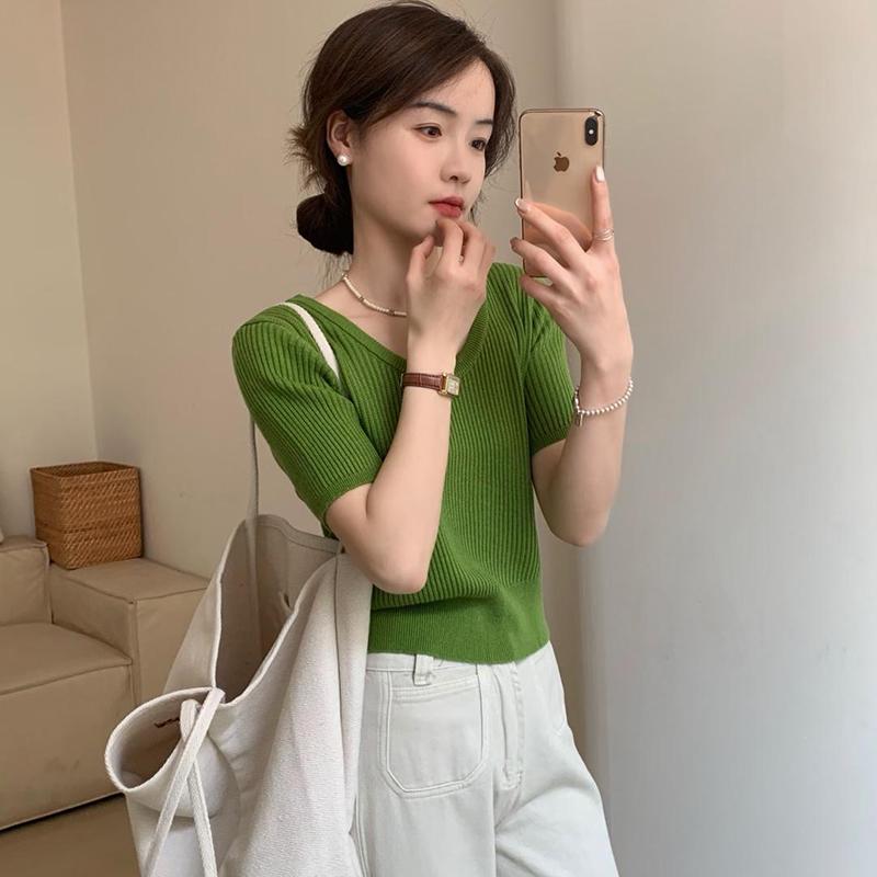 2025 Весна Повседневный трикотажный топ с U-образным вырезом и короткими рукавами в корейском стиле - Однотонный