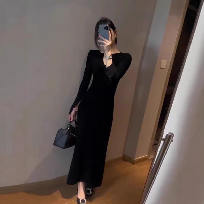 Темпераментное черное трикотажное платье с V-образным вырезом, ощущение высокого класса, суперкрасивая нижняя юбка, юбка с пальто зимой